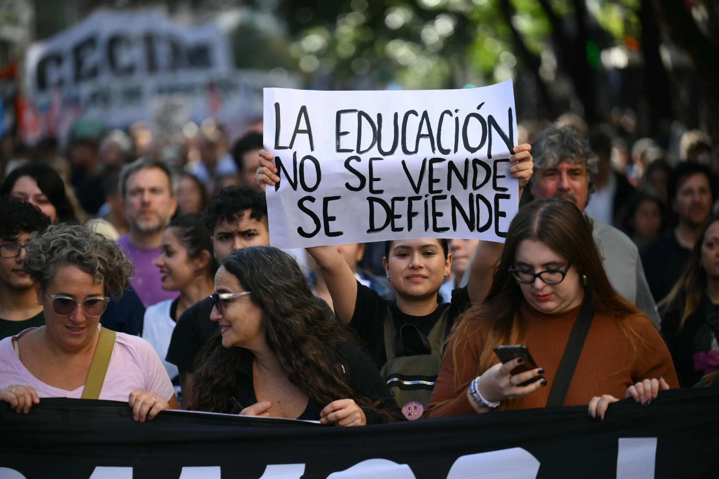 Argentina: Cientos de miles protestan en contra de reformas contra universidad pública