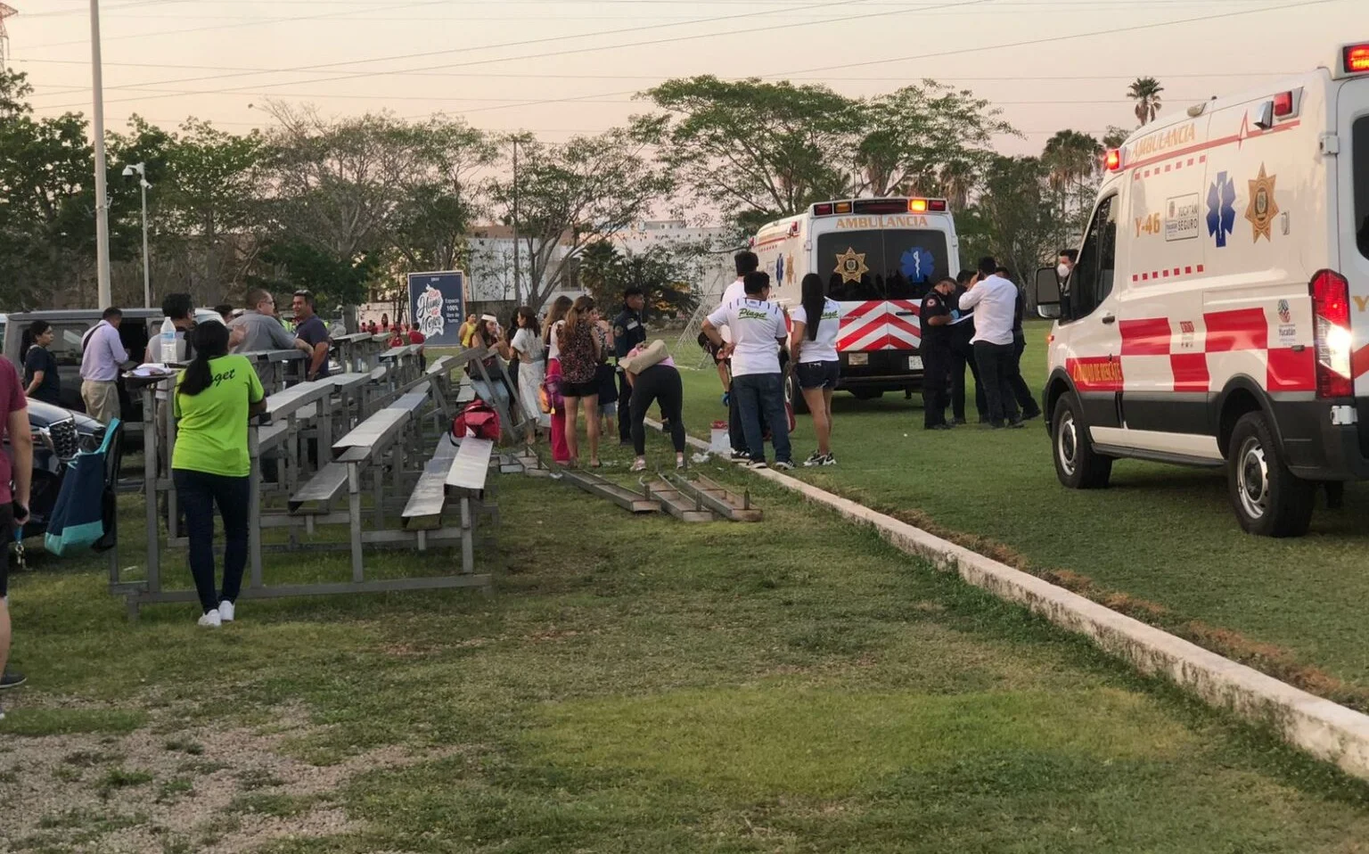 Se caen gradas en partido de Universidad Marista en Yucatán; registran varios heridos