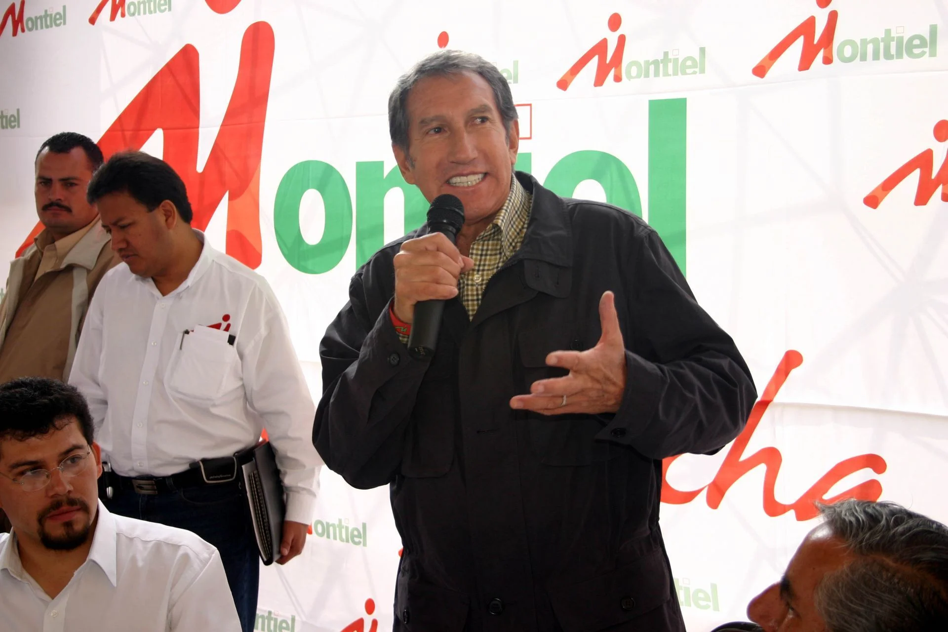 Arturo Montiel, exgobernador de Edomex, crítica a Alejandra del Moral tras renuncia al PRI