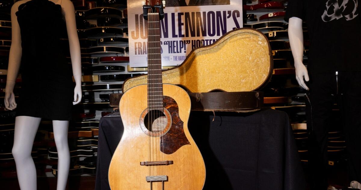 Guitarra perdida de John Lennon es subastada en 2.85 millones de dólares