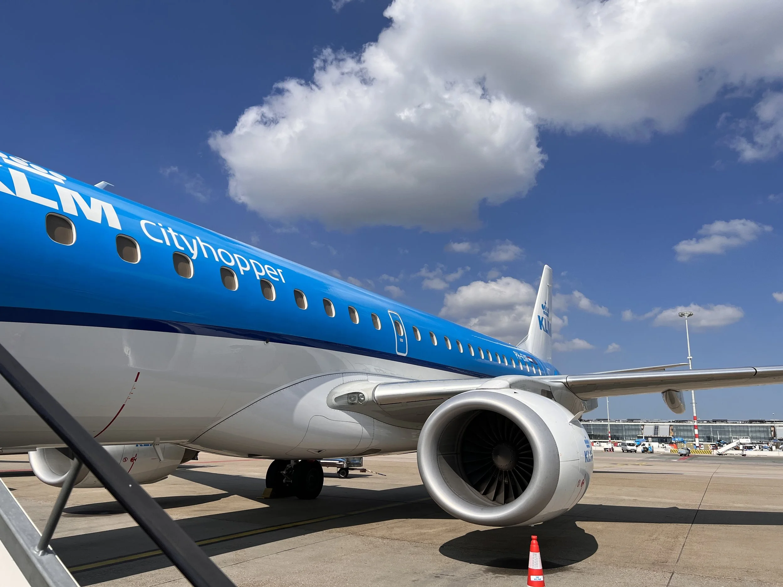 Persona muere al ser succionado por turbina de avión en aeropuerto de Ámsterdam