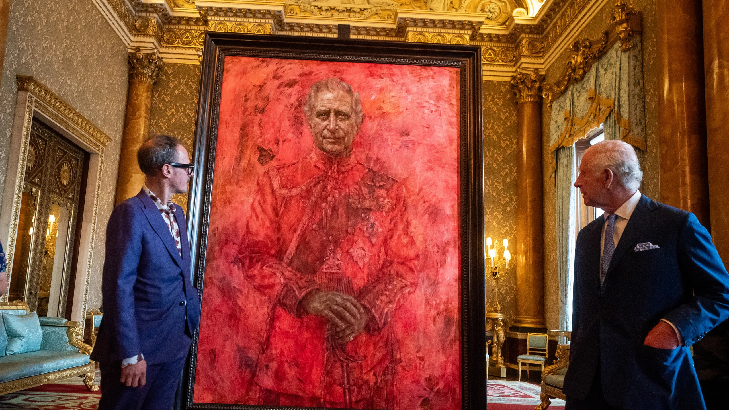 Revelan primer retrato oficial del Rey Carlos III
