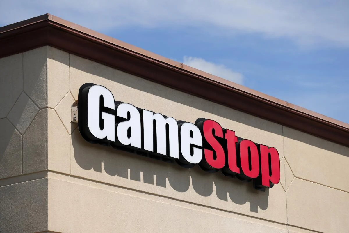 Wall Street avanza con ascenso de GameStop