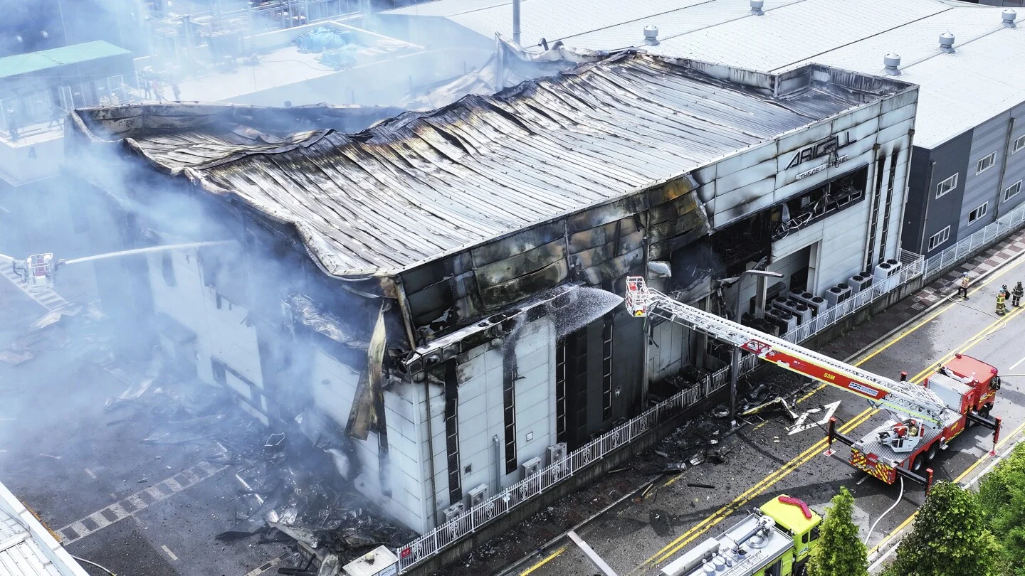 Corea del Sur: Incendio en fábrica deja al menos 20 muertos