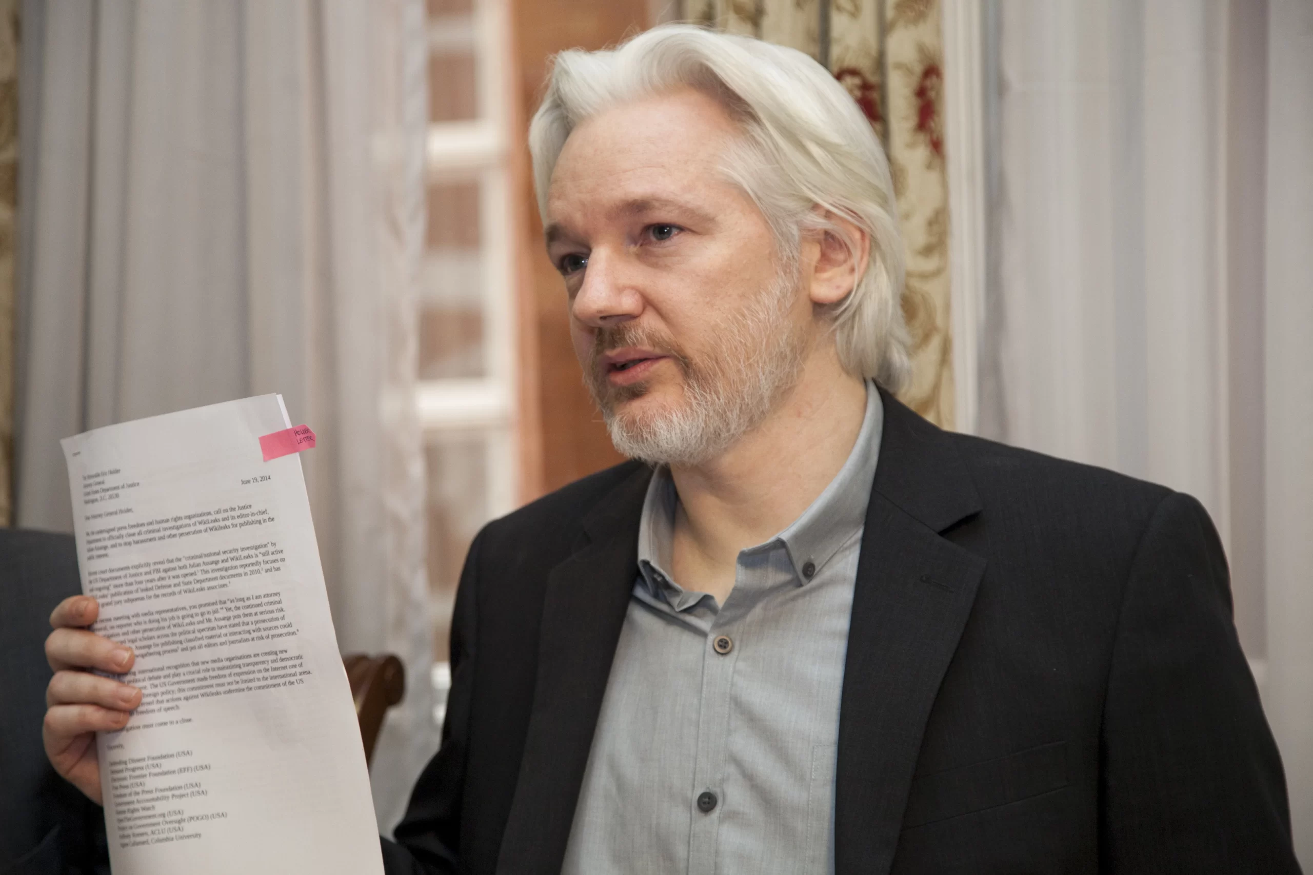 Julian Assange obtiene libertad a cambio de un acuerdo con Estados Unidos
