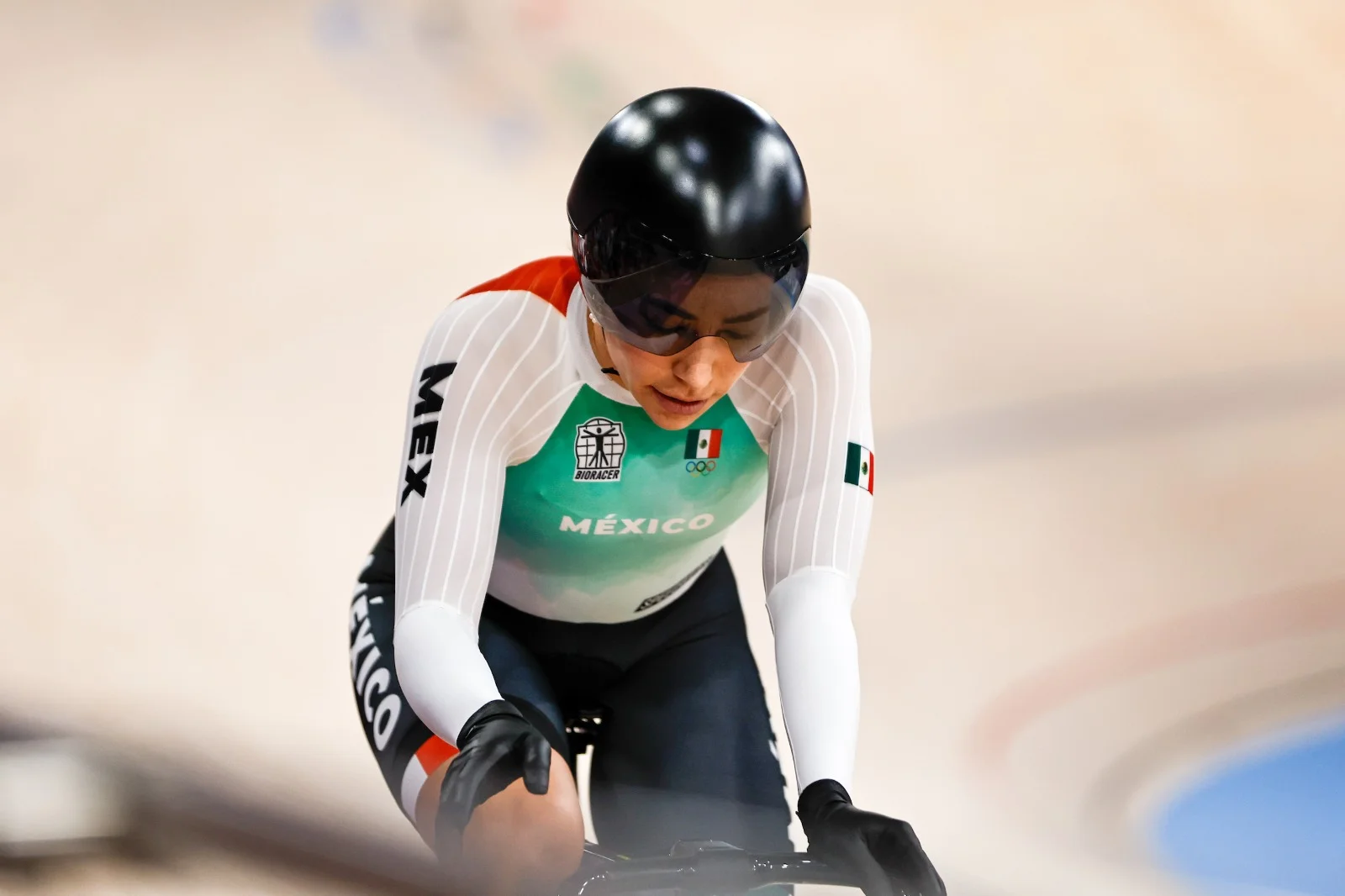 Daniela Gaxiola logra clasificar a cuartos de final en ciclismo de pista