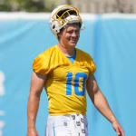 Justin Herbert, QB de los Chargers, podría perderse semanas por lesión en el pie