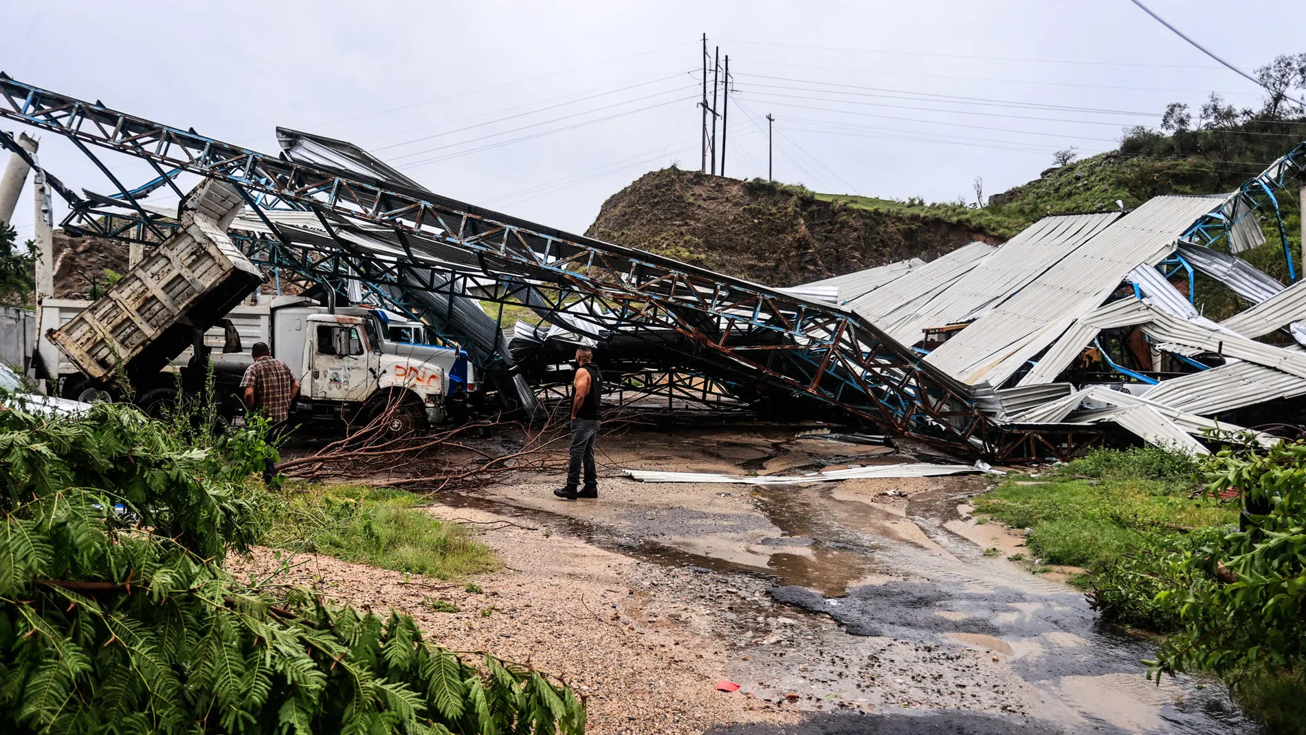 Huracán John revive; se dirige a Michoacán, Colima y Guerrero con categoría 1