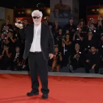 Pedro Almodóvar se lleva el León de Oro por ‘Room next Door’ | Clicketa