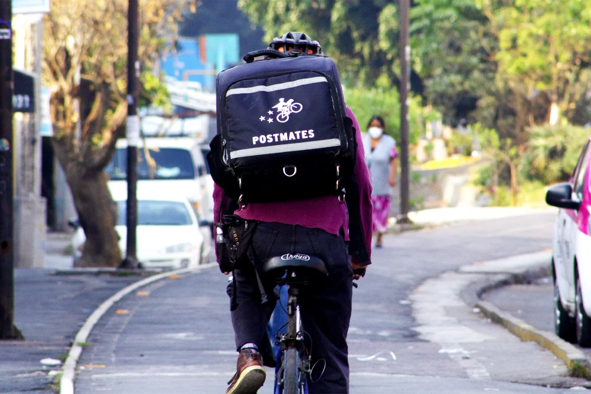 Repartidores de Aplicación pronto tendrán seguridad social, promete Claudia Sheinbaum